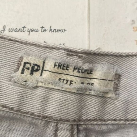 Free People Light Gray Frayed Hem Denim Cotton Shorts EUC Womens Sz 0 25 Waist - Picture 3 of 6
